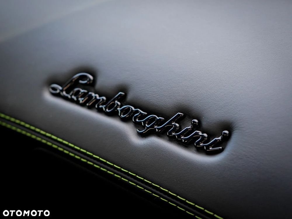 Lamborghini Aventador - 32