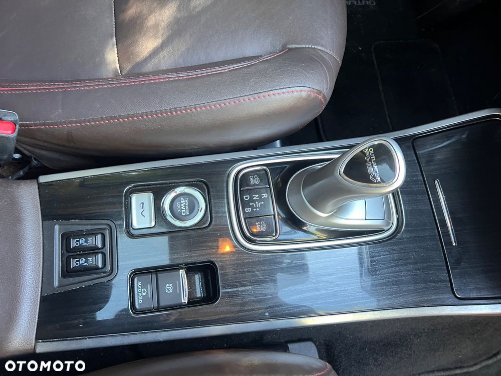 Mitsubishi Outlander 2.0 4WD Plus - 11