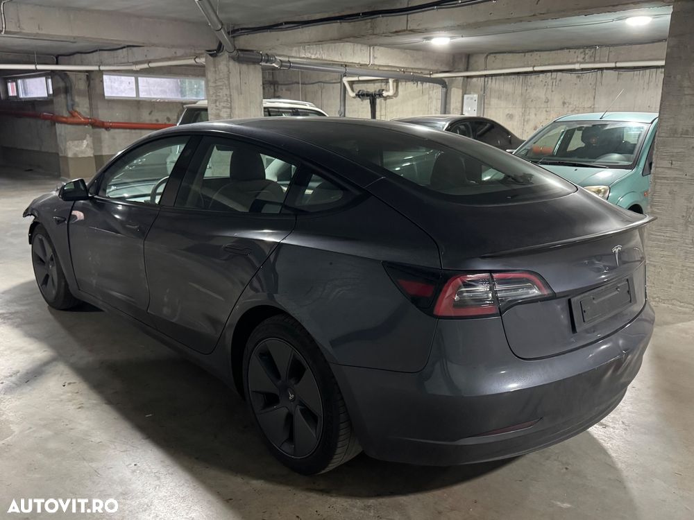 Tesla Model 3 - 1