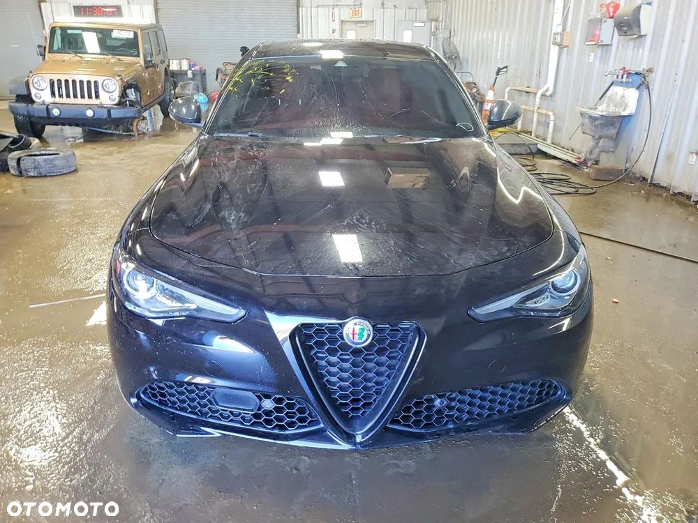 Alfa Romeo Giulia 2.0 Turbo 16V AT8-Q4 Ti - 5