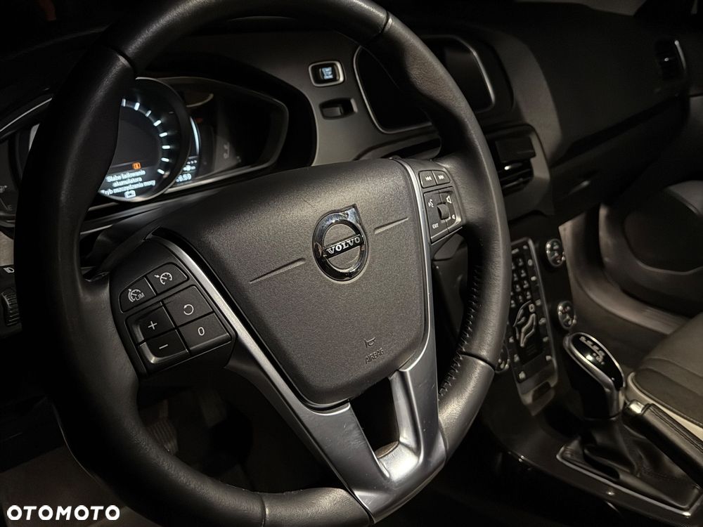 Volvo V40 T3 Geartronic RDesign - 16
