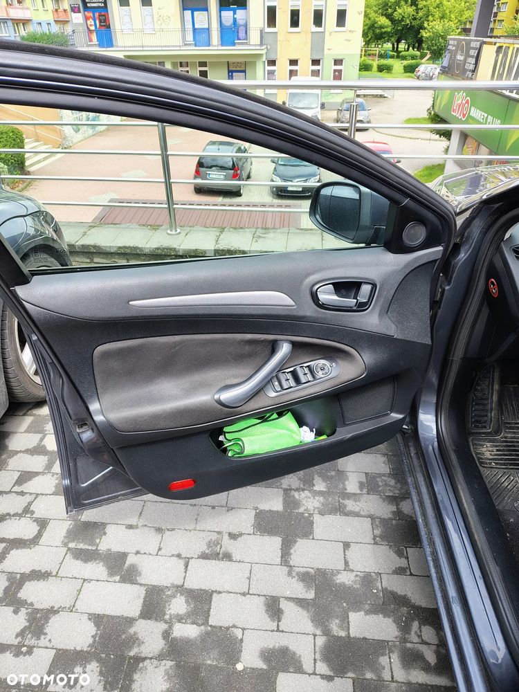 Ford Mondeo 2.0 Trend - 8