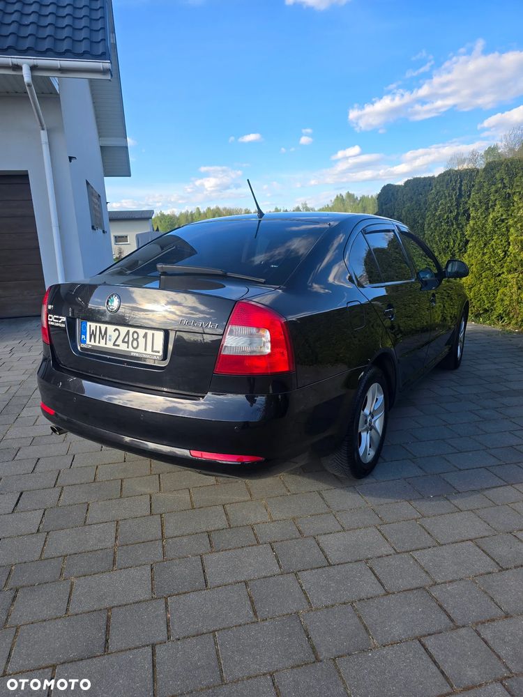 Skoda Octavia 1.6 Ambiente - 4