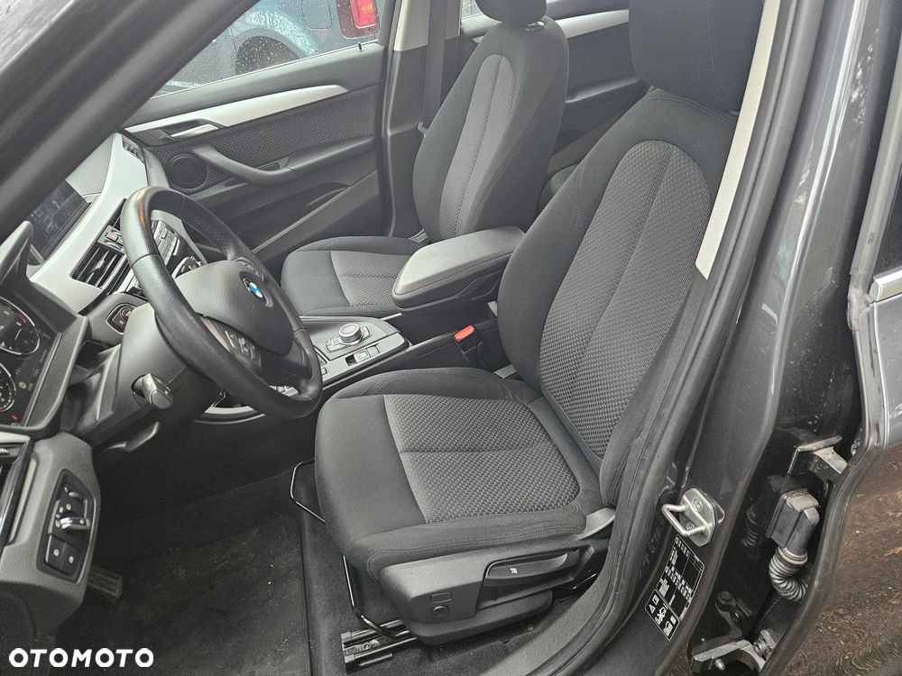 BMW X1 xDrive18d - 13