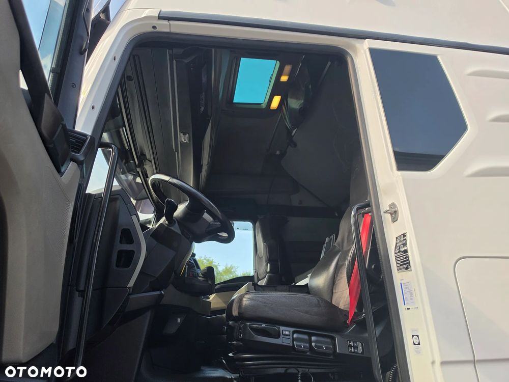 MAN TGX 18.510/ Pierwszy Właściciel /Import Niemcy / Zadbany /Euro 6/ Sobofer / Spojlery miedzy osiowe / 4 poduszki z tyłu / 2 komplety kluczy / - 17