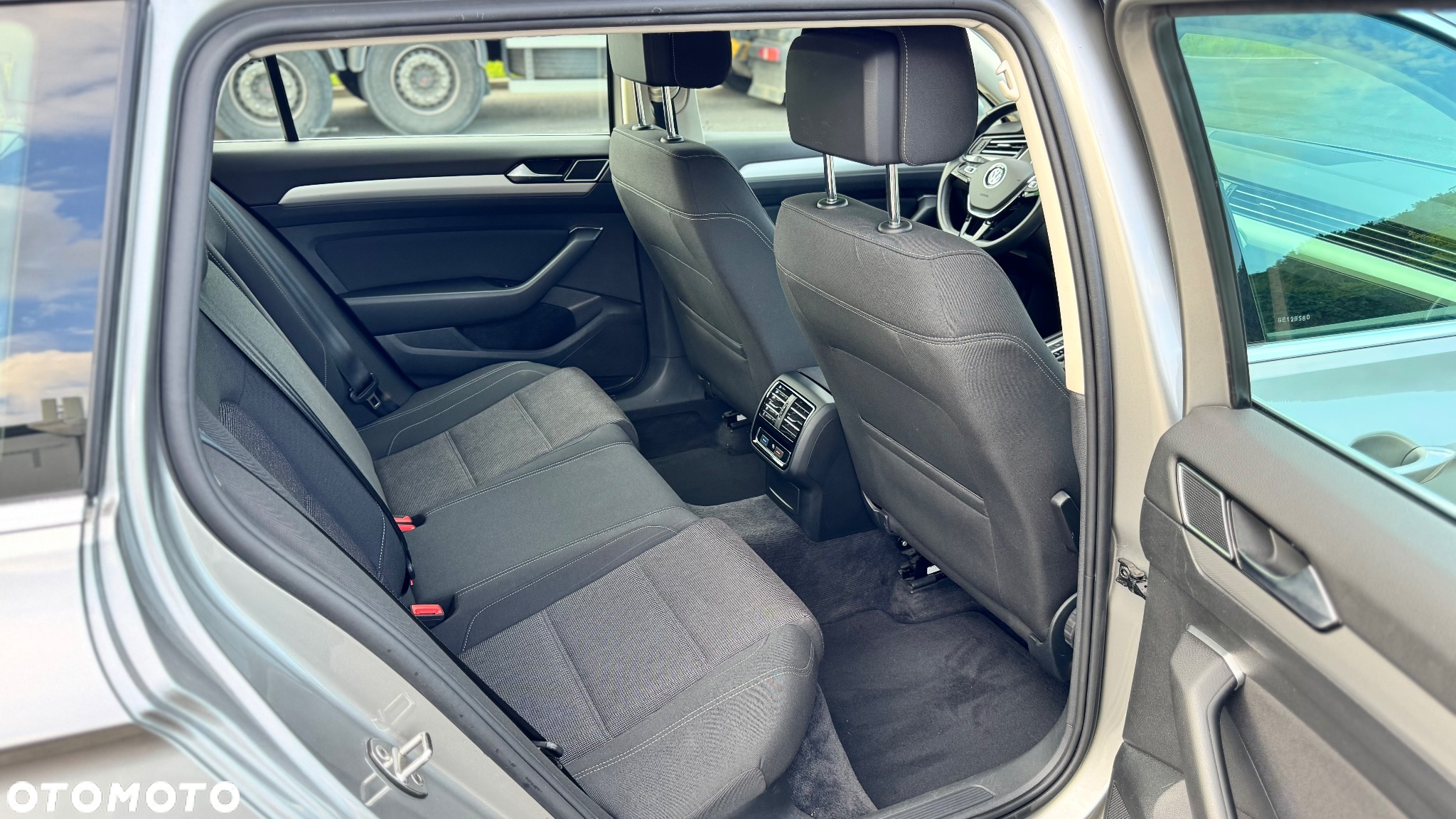 Volkswagen Passat Variant 1.6 TDI (BlueMotion Technology) DSG Comfortline - 18