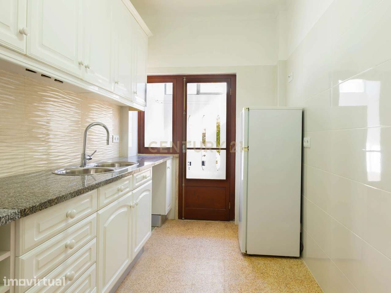 Apartamento Renovado em Oeiras com Vista para a Cidade - Grande imagem: 2/24