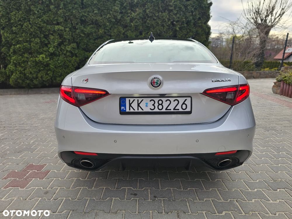 Alfa Romeo Giulia 2.0 Turbo 16V AT8-Q4 Veloce Ti - 8