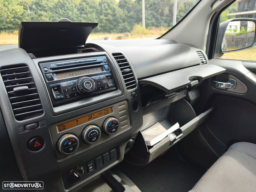 Nissan Navara 2.5 dCi CD LE - 42
