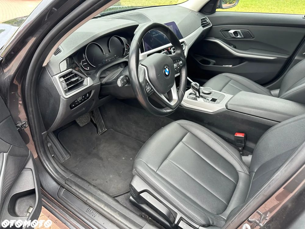 BMW Seria 3 318d Edition Luxury Line Purity - 8