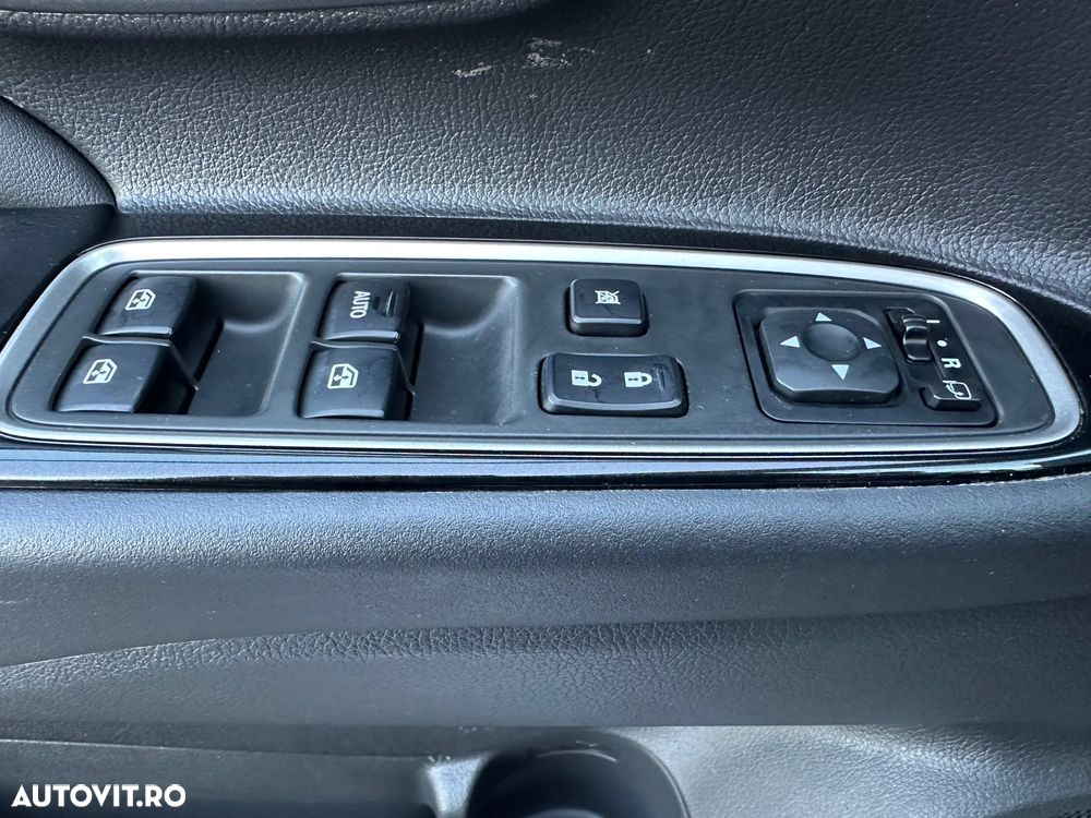 Mitsubishi Outlander 2.0 4WD Plug-In Hybrid Top - 14