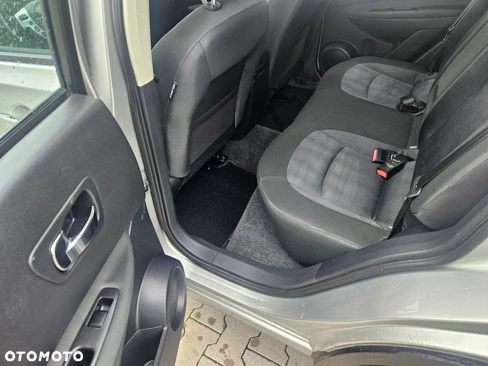 Nissan Qashqai 2.0 dCi DPF acenta - 13