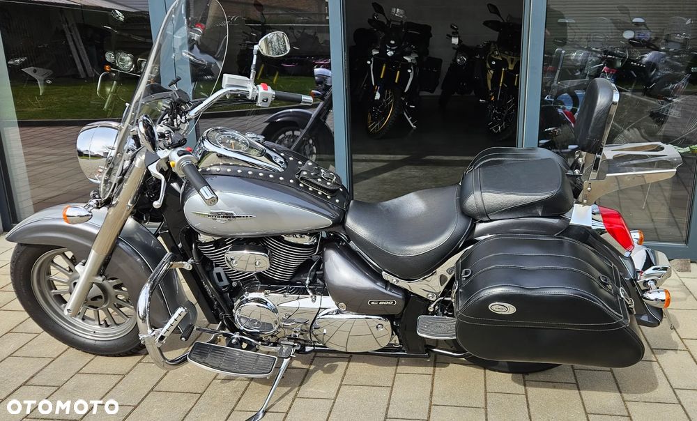 Suzuki Intruder - 11