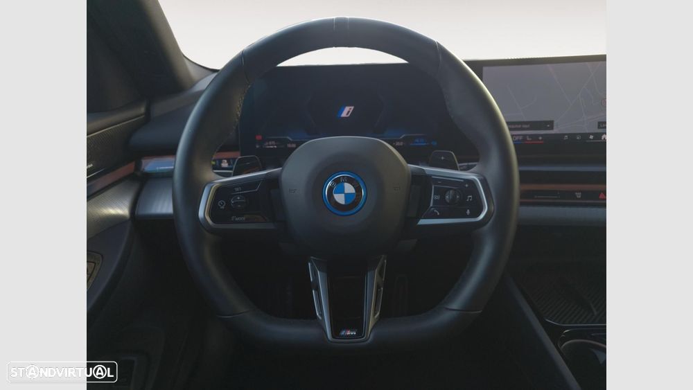 BMW 530 e Pack Desportivo M - 12