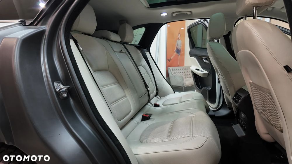 Jaguar F-Pace 2.0 i4D AWD Prestige - 32