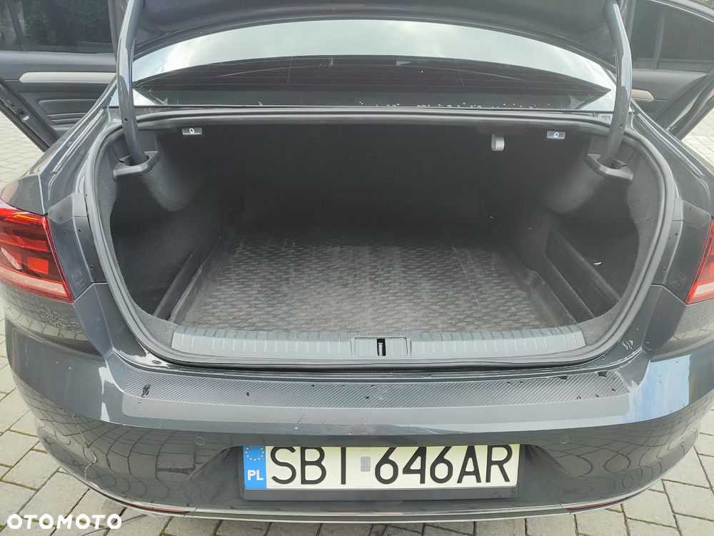 Volkswagen Passat 2.0 TDI Elegance DSG - 19