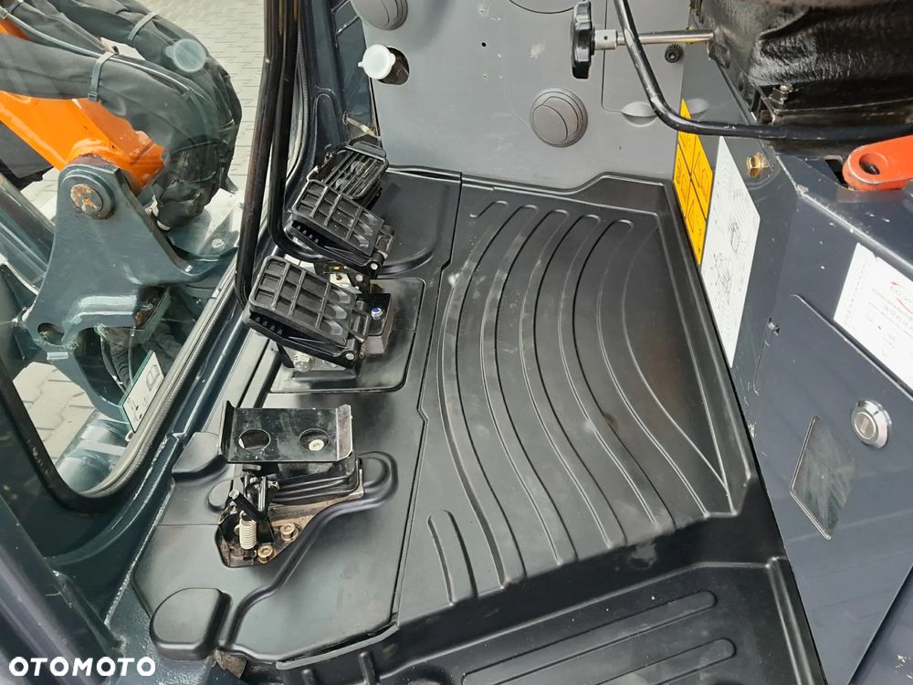 Hitachi ZX33U-6 - 10