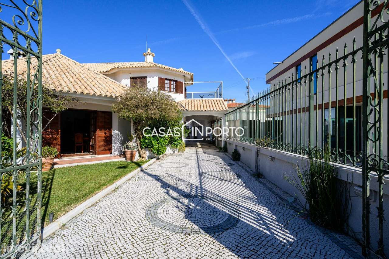 Moradia V5 - Estilo Americano com Piscina e Campo de Ténis – Entre - Grande imagem: 3/58