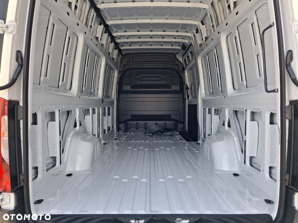 Mercedes-Benz Sprinter - 10