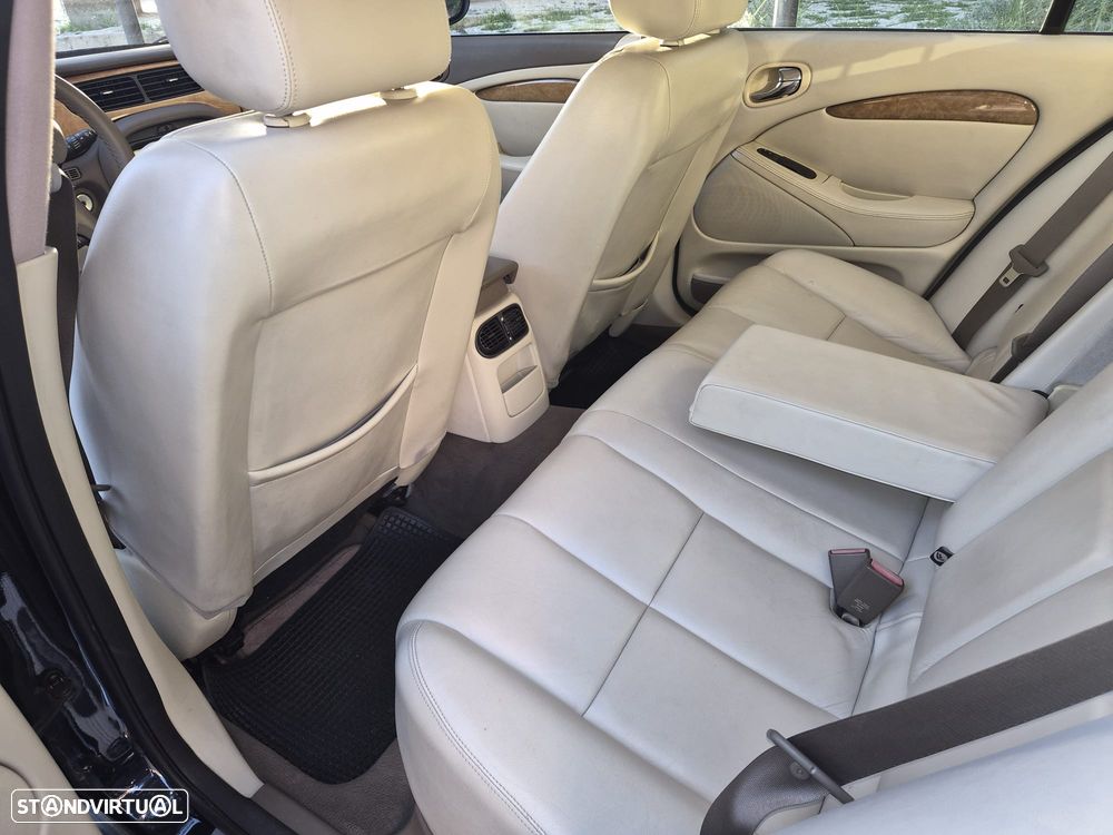 Jaguar S-Type 3.0 V6 Executive Auto. - 4