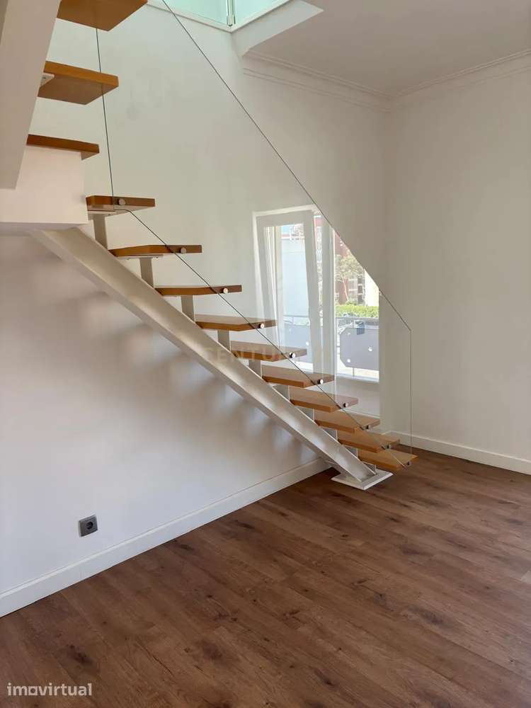 Elegante T3 Duplex para Arrendamento no Estoril - Grande imagem: 5/22