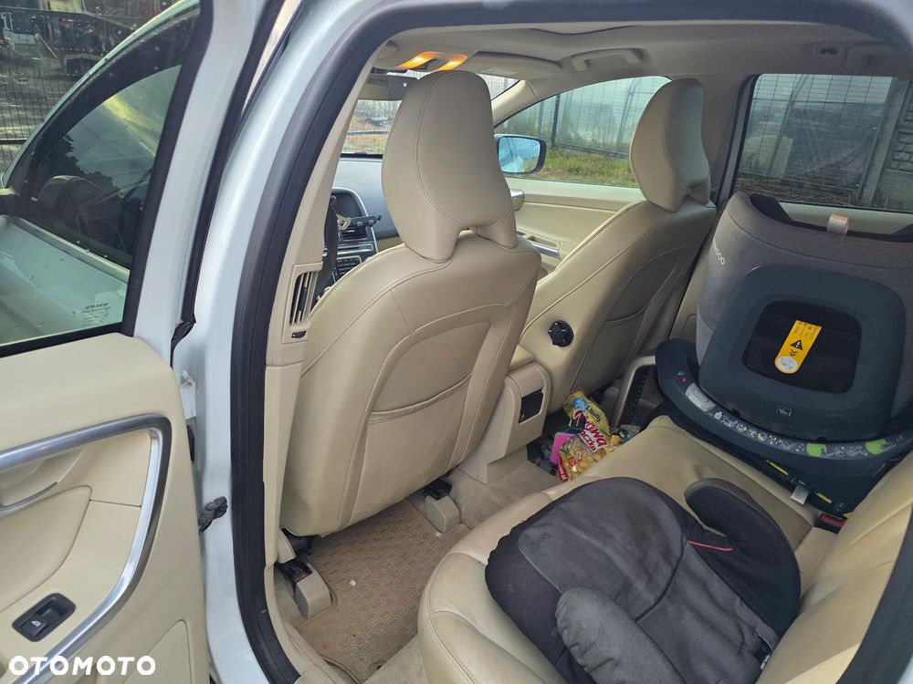 Volvo XC 60 T6 AWD R-Design Momentum - 6