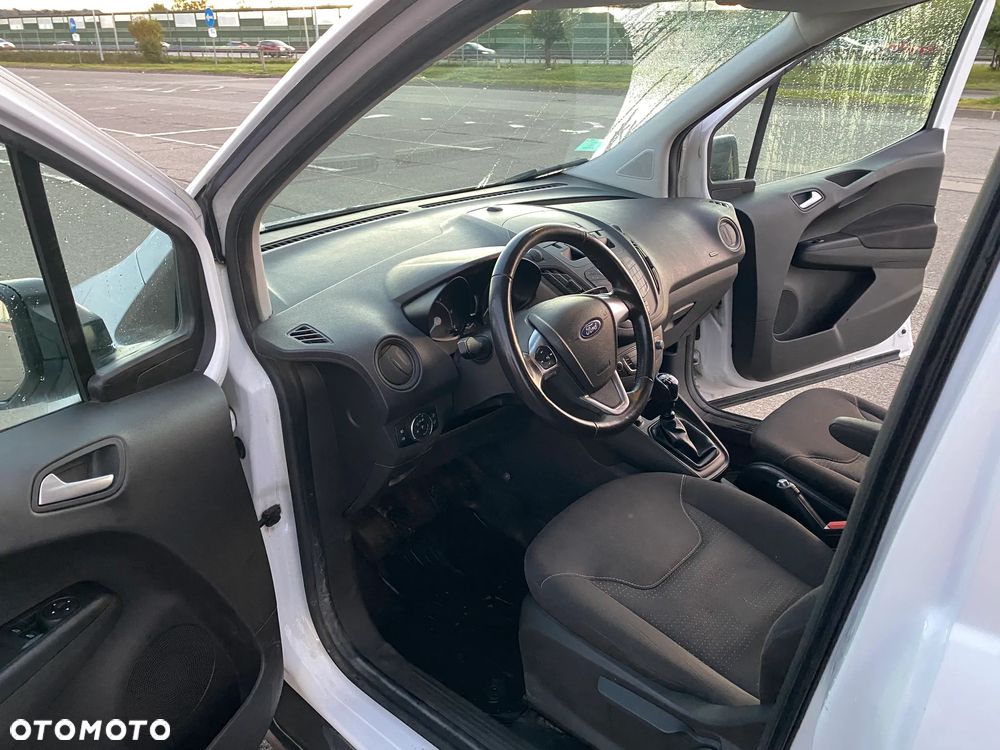 Ford Transit Courier - 16