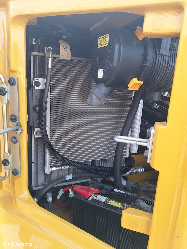 Caterpillar 310 - 6