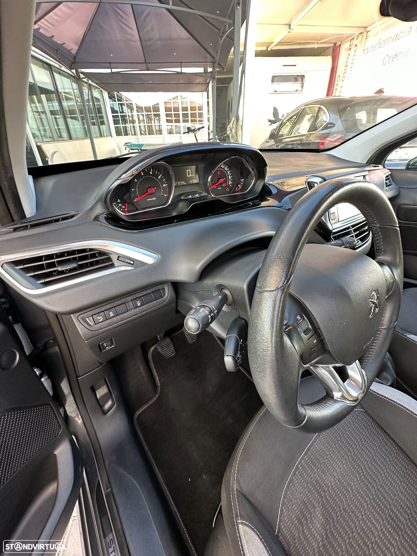 Peugeot 208 1.2 VTi SE Style - 11