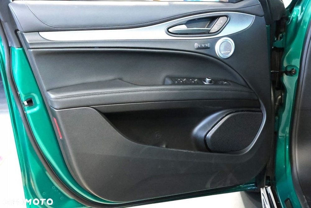 Alfa Romeo Stelvio - 10