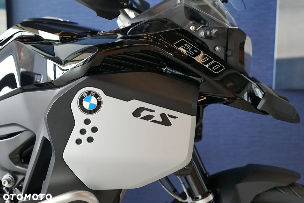 BMW F - 12