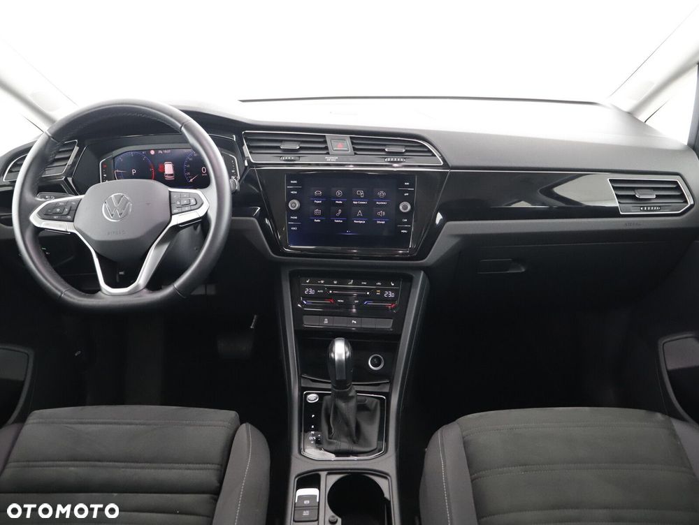 Volkswagen Touran - 10
