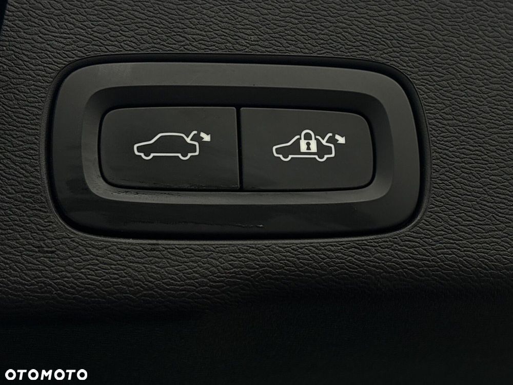 Volvo XC 60 T6 Plug-In Hybrid AWD Inscription - 29