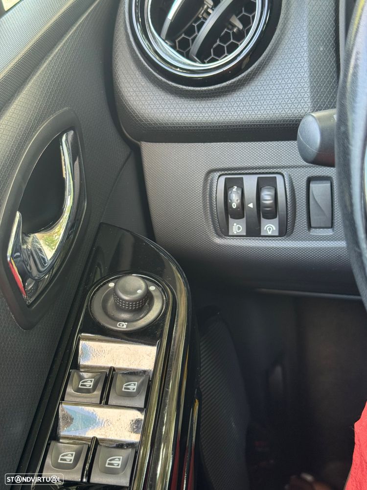 Renault Clio - 19