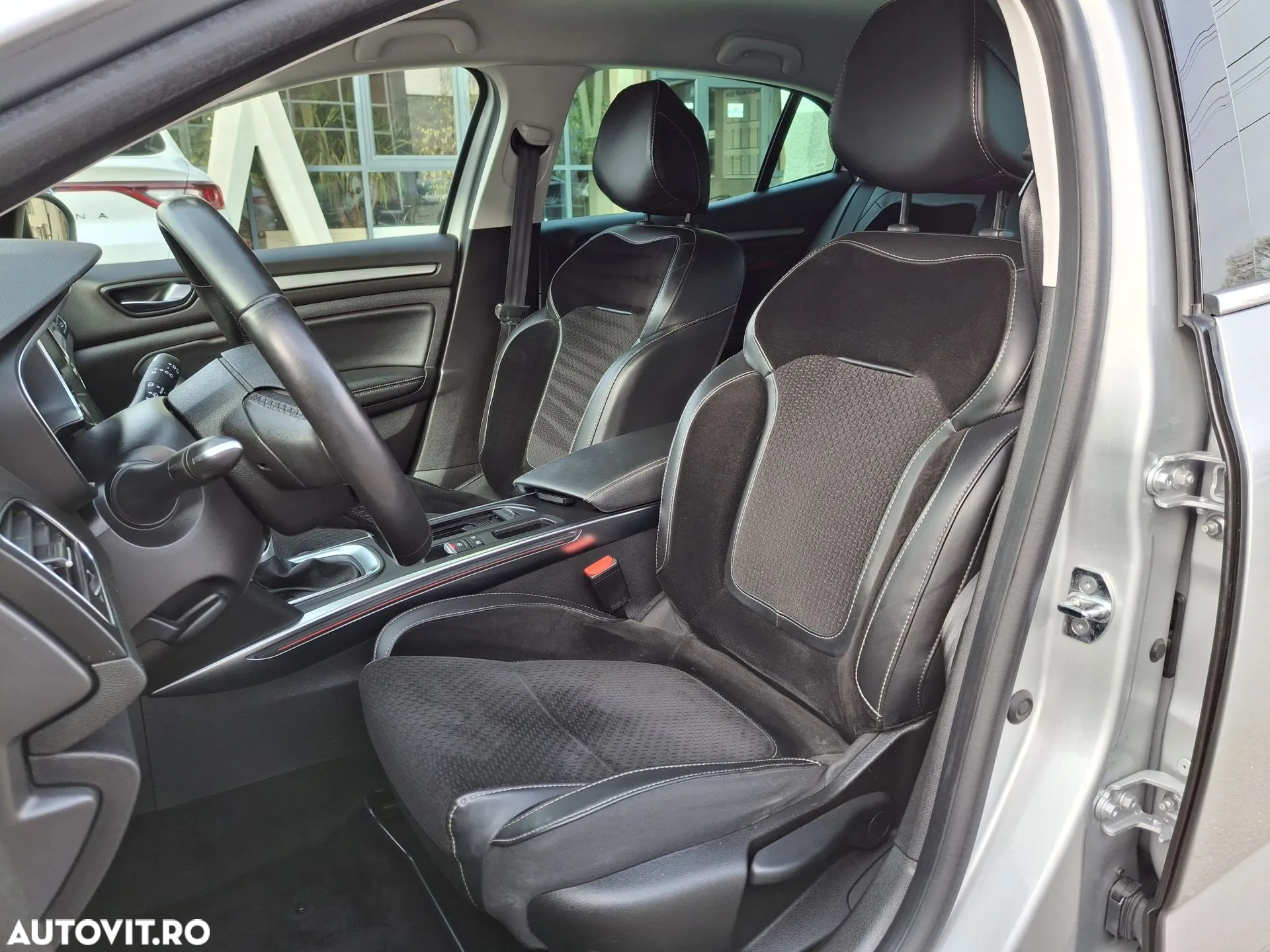 Renault Megane TCe 140 GPF EDC INTENS - 14