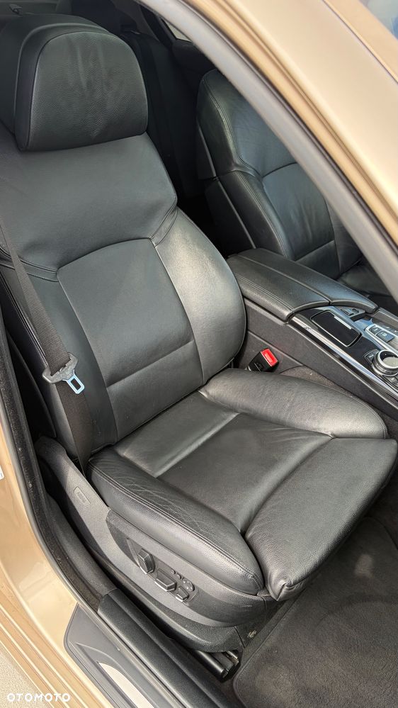 BMW Seria 5 525d - 22