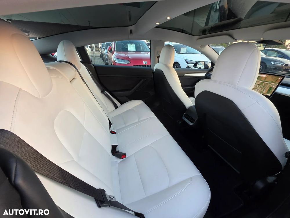 Tesla Model 3 - 10