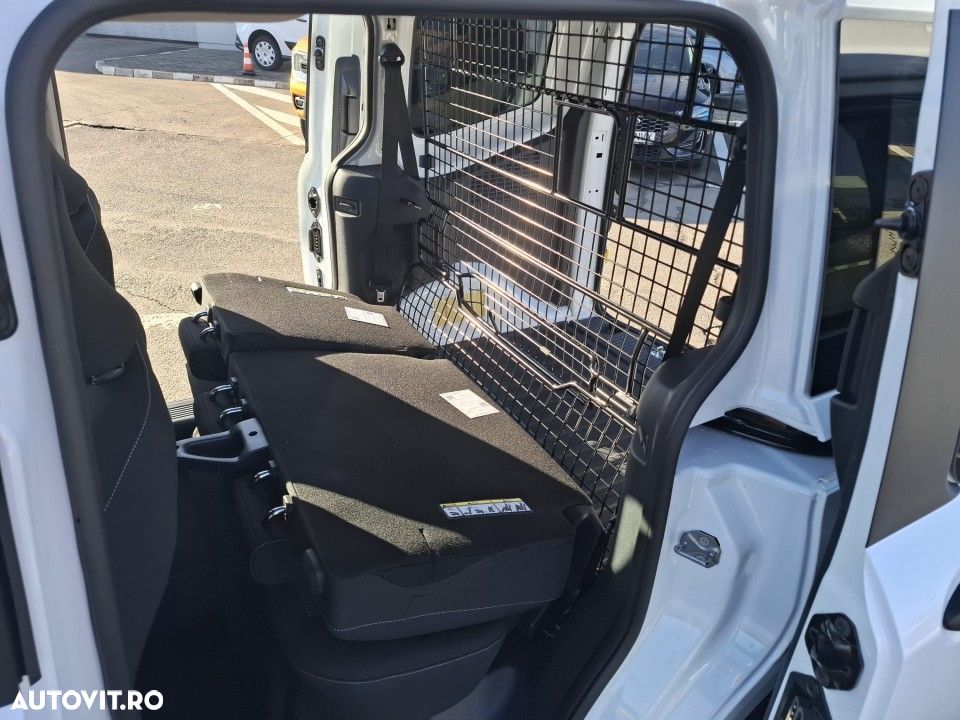 Ford Transit Courier - 13