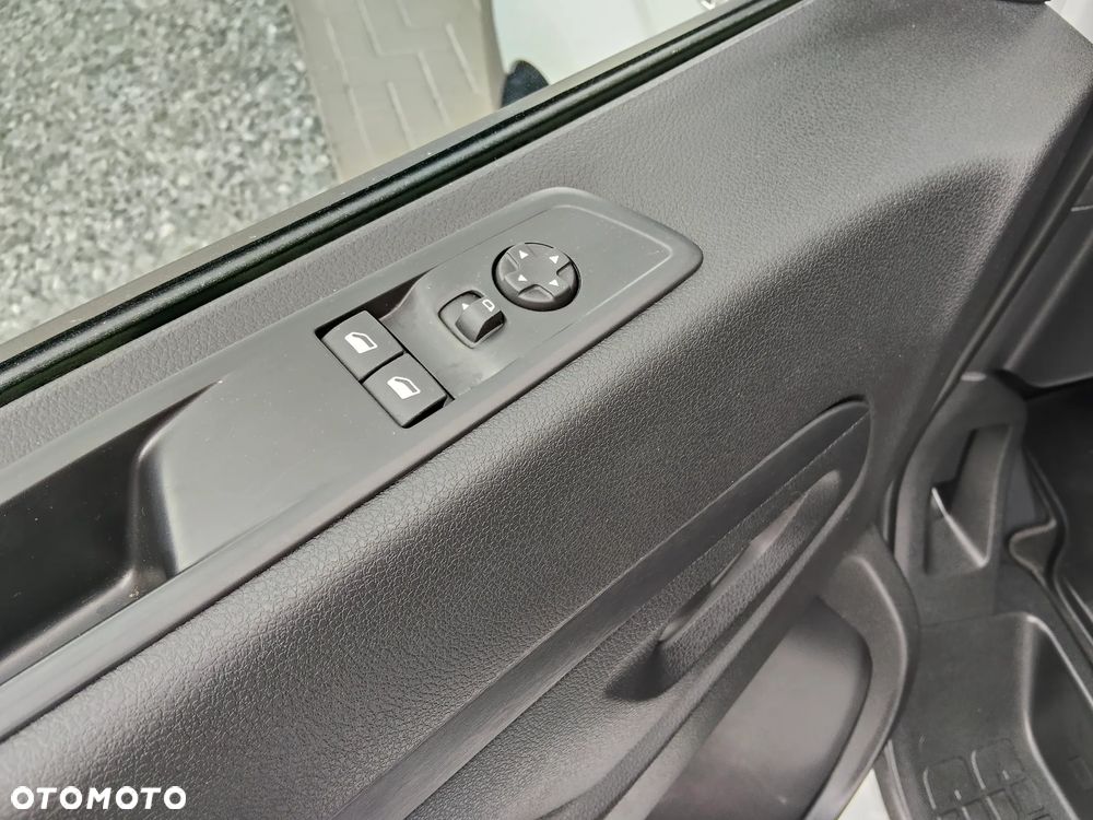 Opel Vivaro - 10