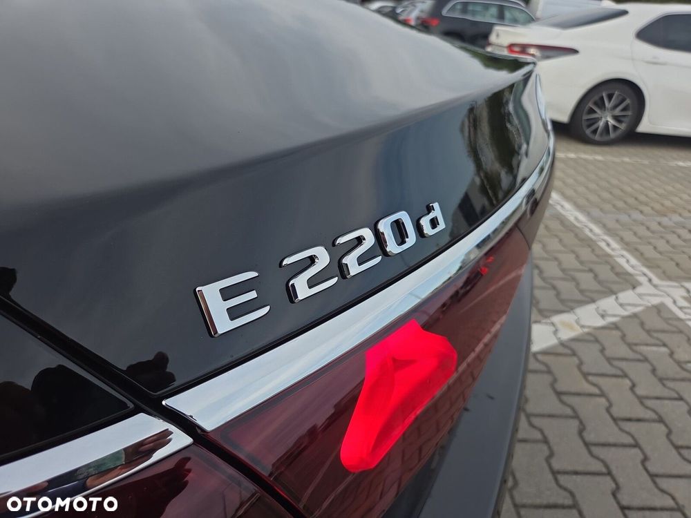 Mercedes-Benz Klasa E 220 d mHEV 4-Matic Avantgarde 9G-Tronic - 17