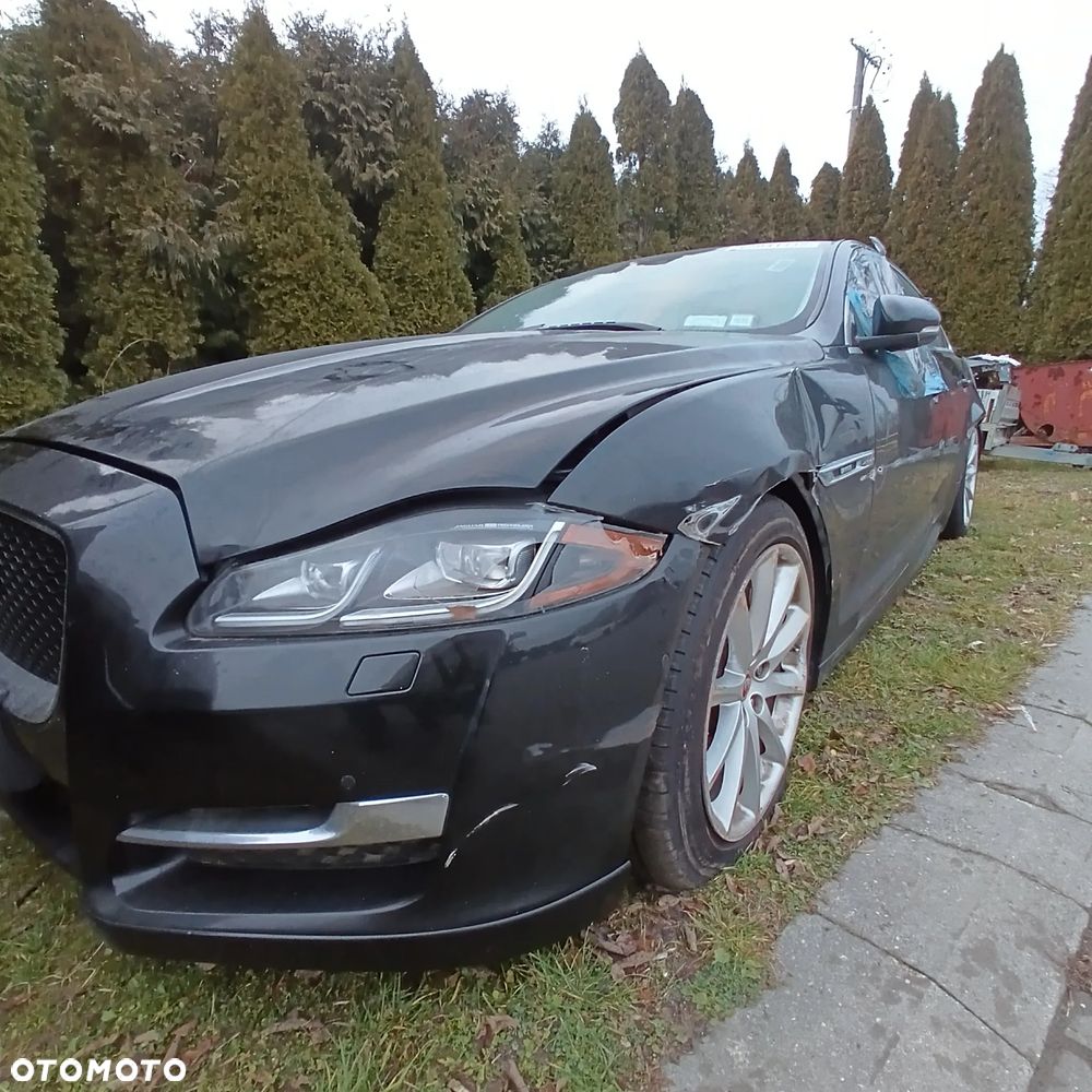Jaguar XJ 3.0 T AWD R-Sport - 17