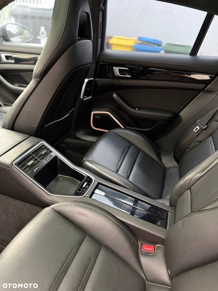 Porsche Panamera 4 - 24