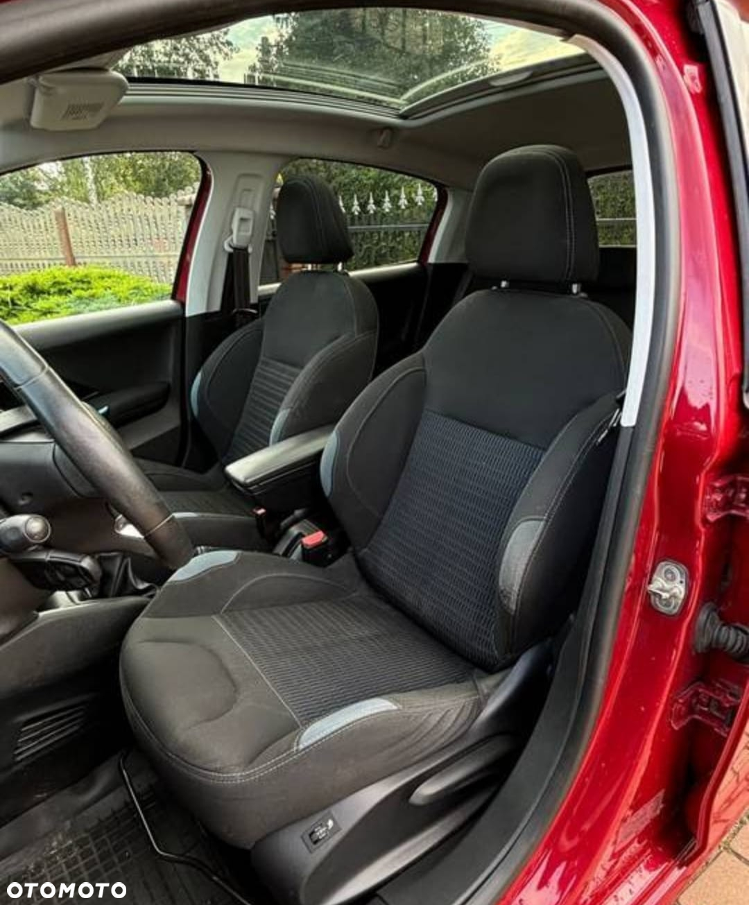 Peugeot 208 1.2 VTi Allure - 12
