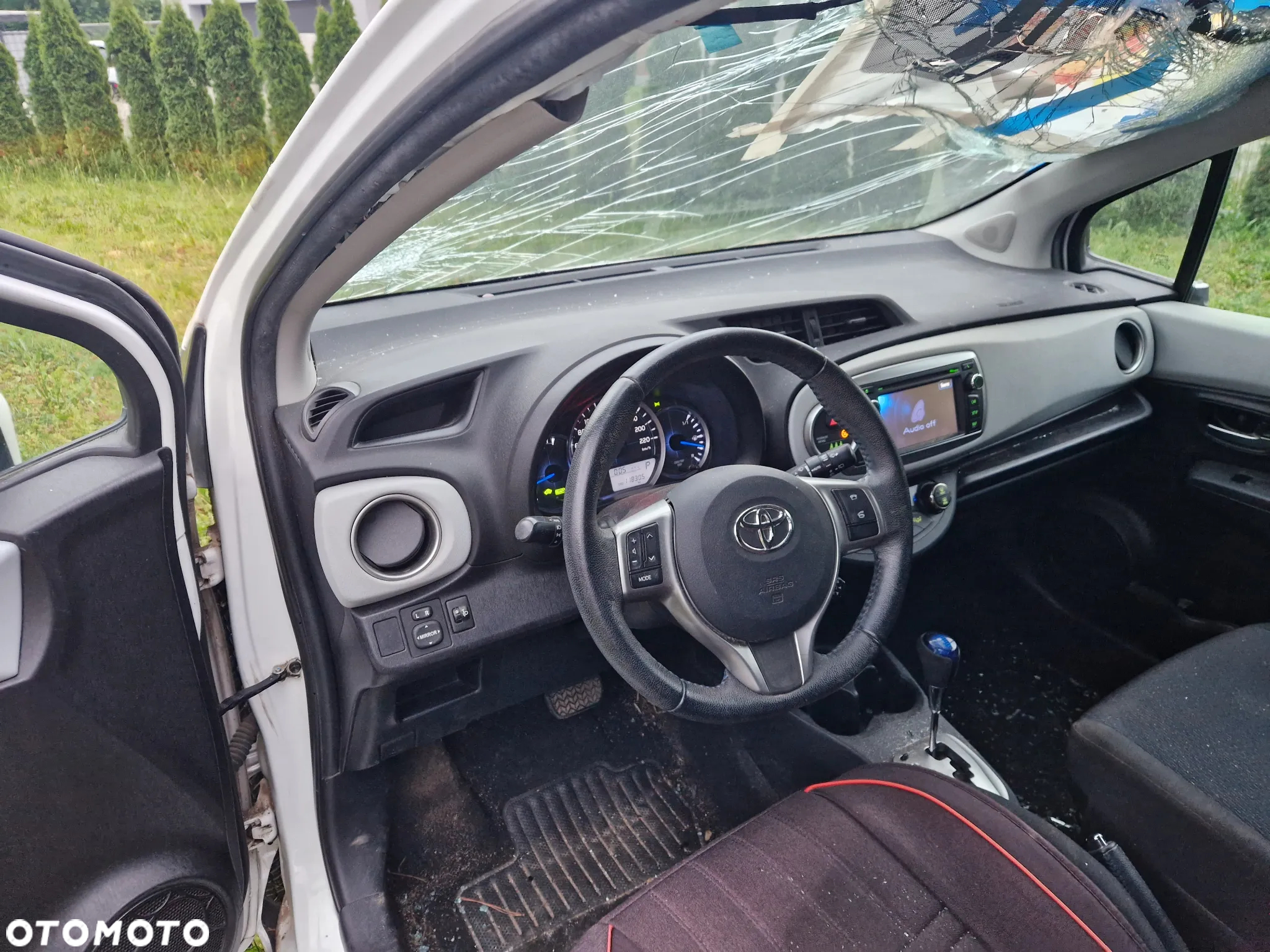 Toyota Yaris Hybrid 100 Active - 26