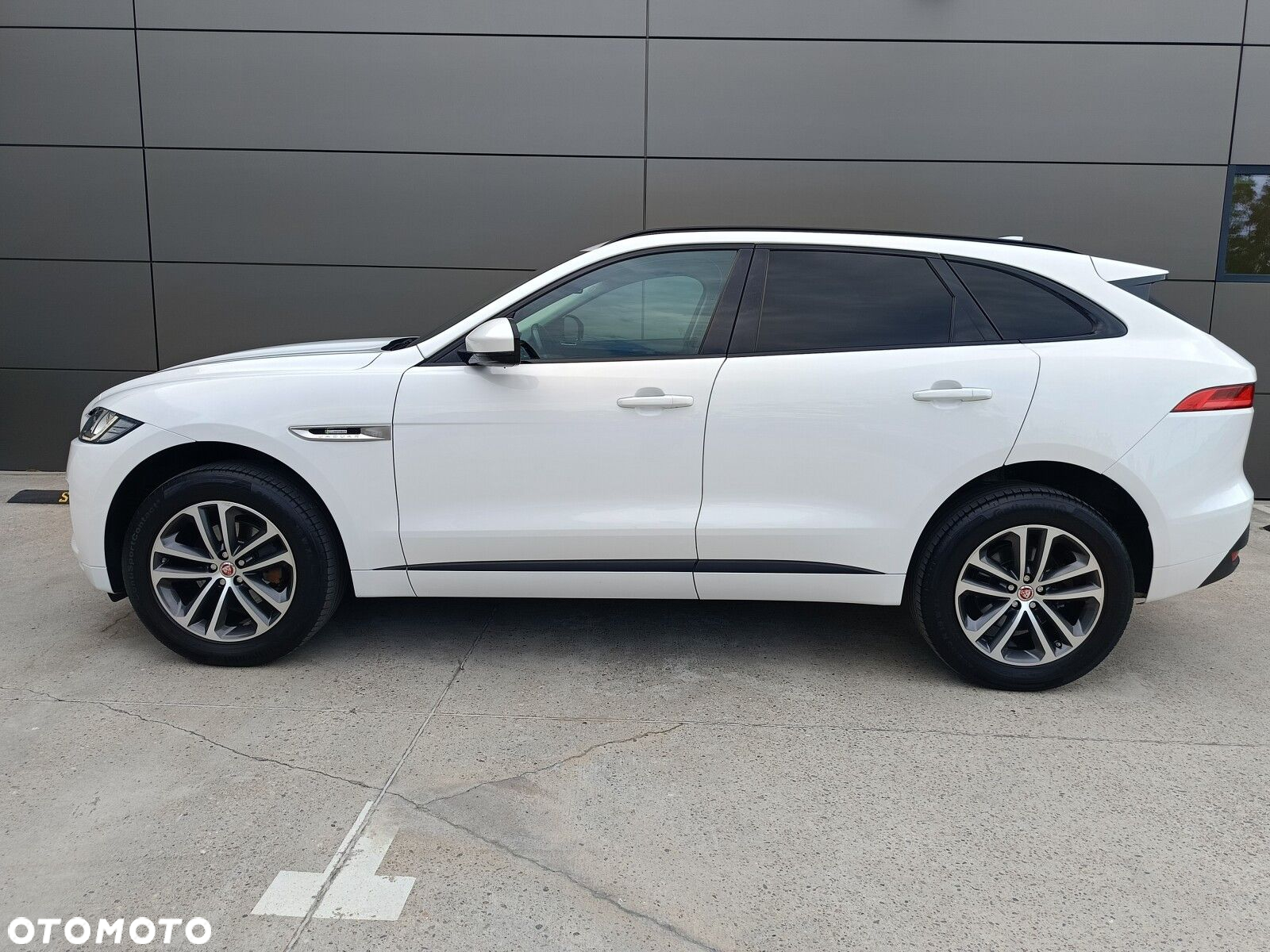 Jaguar F-Pace - 8