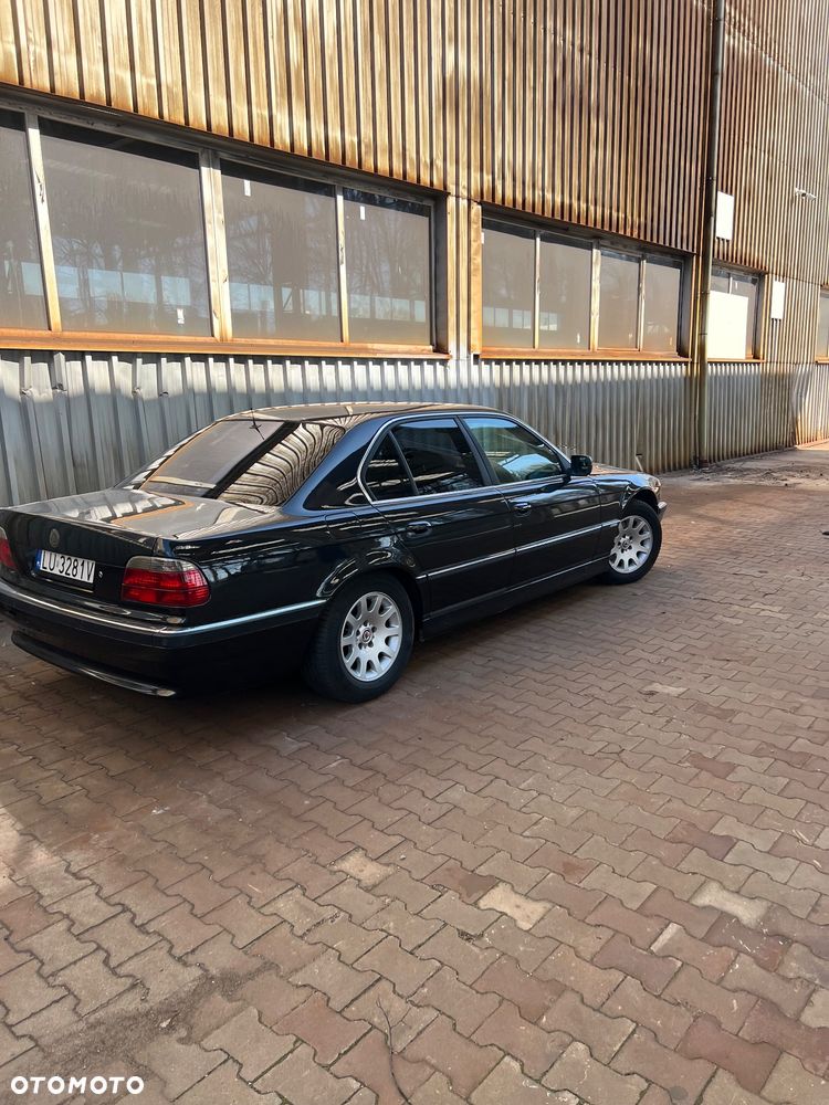 BMW Seria 7 735i - 2