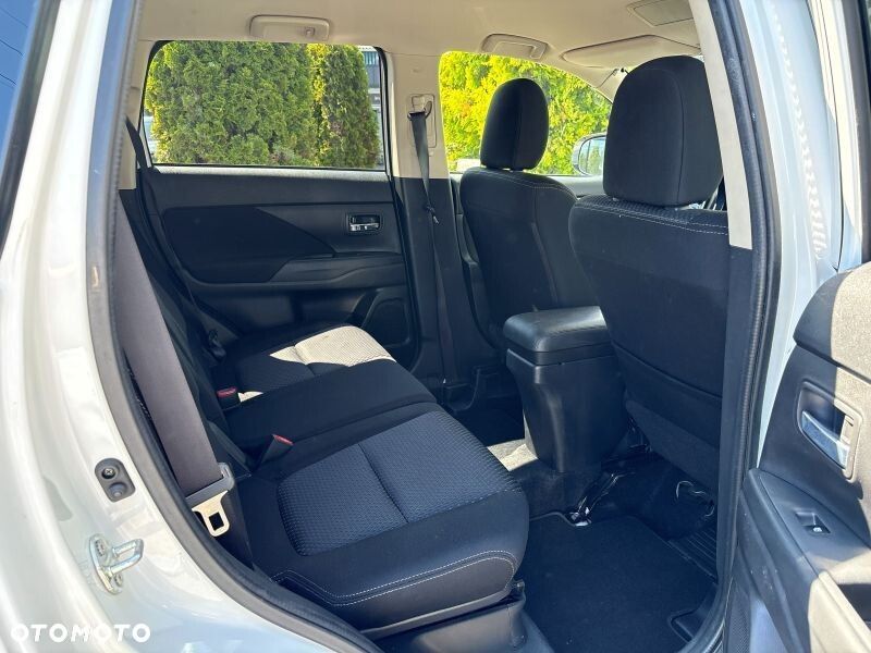 Mitsubishi Outlander 2.0 Instyle + 4WD CVT - 11