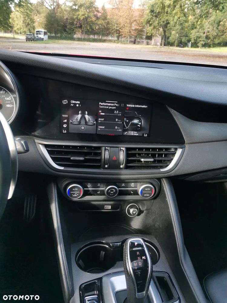 Alfa Romeo Giulia 2.0 Turbo 16V AT8-Q4 Ti - 27