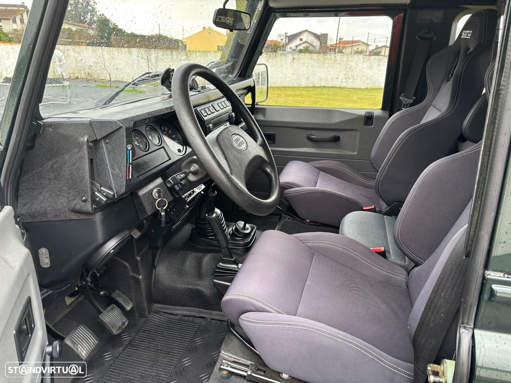 Land Rover Defender 90 2.5 TD5 Metal Top - 31