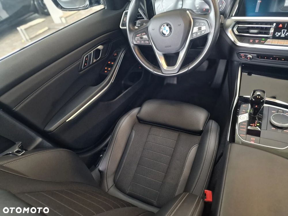 BMW Seria 3 320i Sport Line - 18